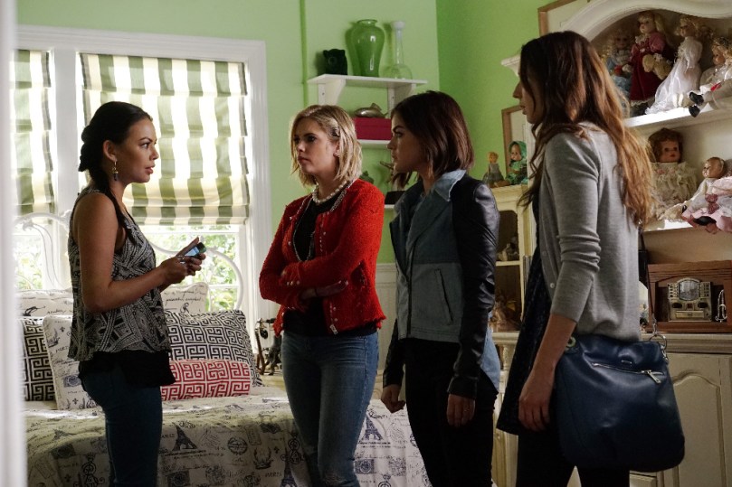 JANEL PARRISH, ASHLEY BENSON, LUCY HALE, TROIAN BELLISARIO